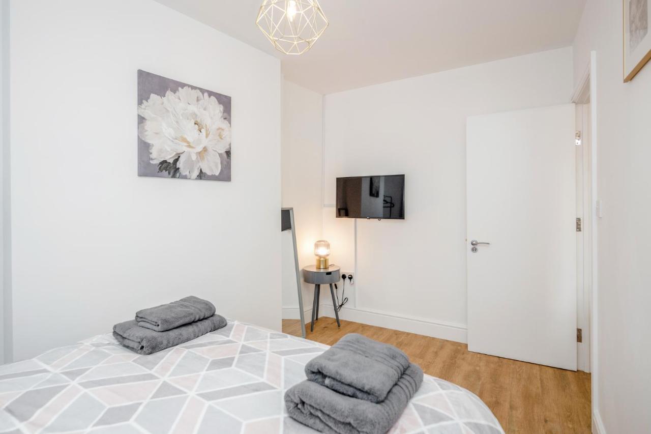 Modern Cosy London Flat By Damask Homes Илфорд Екстериор снимка